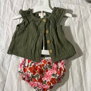 Cat & Jack Olive Button-Up Vest with Floral Diaper Cover 0/3 month